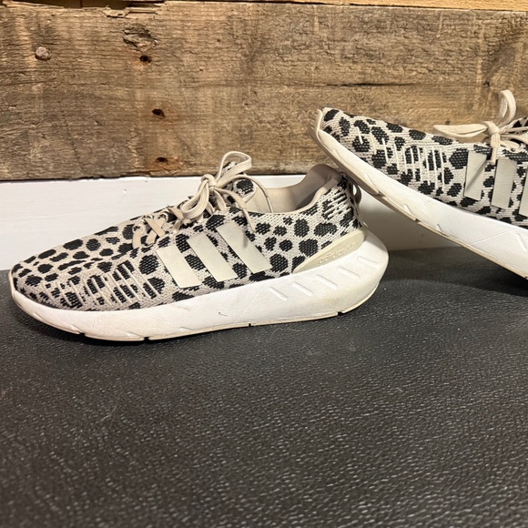 Adidas cheetah print shoes - Picture 1 of 4